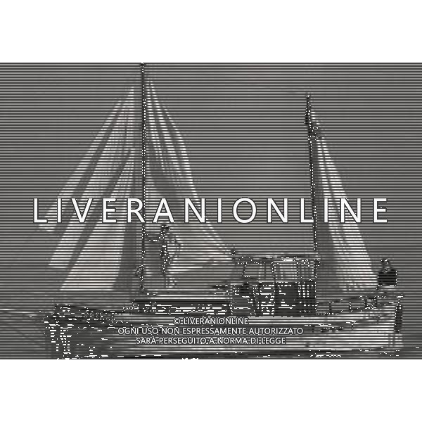 RETROSPETTIVA UGO TOGNAZZI ATTORE NELLA FOTO UGO TOGNAZZI SET DEL FILM “LA STANZA DEL VESCOVO“ NELL\'ANNO 1976 A STRESA AG ALDO LIVERANI SAS 