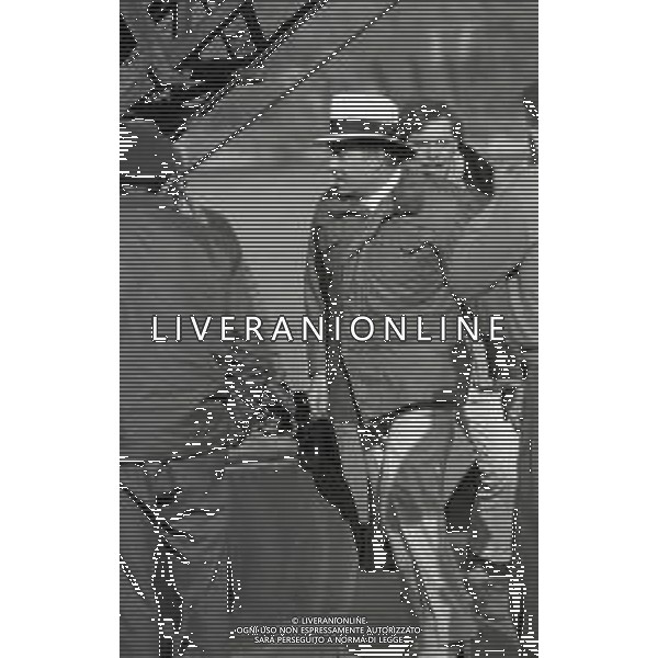 RETROSPETTIVA UGO TOGNAZZI ATTORE NELLA FOTO UGO TOGNAZZI SET DEL FILM “LA STANZA DEL VESCOVO“ NELL\'ANNO 1976 A STRESA AG ALDO LIVERANI SAS 