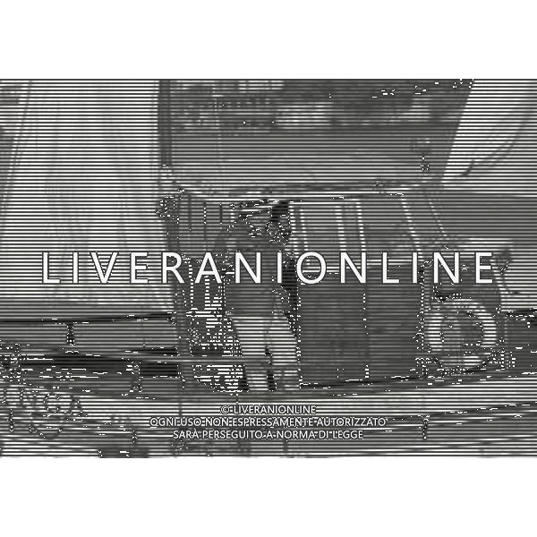 RETROSPETTIVA UGO TOGNAZZI ATTORE NELLA FOTO UGO TOGNAZZI SET DEL FILM “LA STANZA DEL VESCOVO“ NELL\'ANNO 1976 A STRESA AG ALDO LIVERANI SAS 