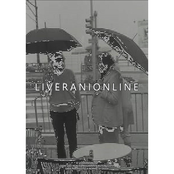 RETROSPETTIVA UGO TOGNAZZI ATTORE NELLA FOTO UGO TOGNAZZI CON DINO RISI A CANNES NELL\'ANNO 1977 AG ALDO LIVERANI SAS