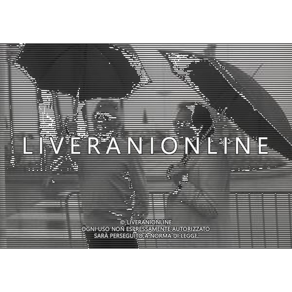 RETROSPETTIVA UGO TOGNAZZI ATTORE NELLA FOTO UGO TOGNAZZI CON DINO RISI A CANNES NELL\'ANNO 1977 AG ALDO LIVERANI SAS