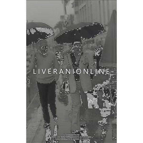 RETROSPETTIVA UGO TOGNAZZI ATTORE NELLA FOTO UGO TOGNAZZI CON DINO RISI A CANNES NELL\'ANNO 1977 AG ALDO LIVERANI SAS