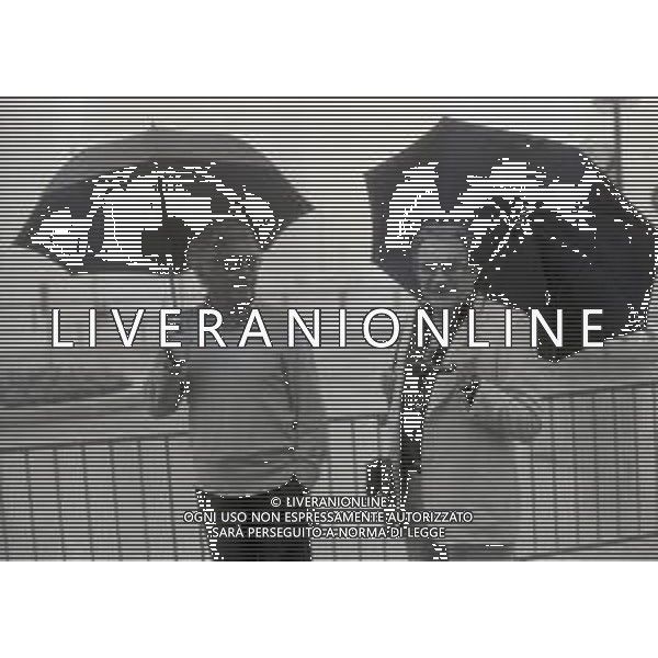 RETROSPETTIVA UGO TOGNAZZI ATTORE NELLA FOTO UGO TOGNAZZI CON DINO RISI A CANNES NELL\'ANNO 1977 AG ALDO LIVERANI SAS