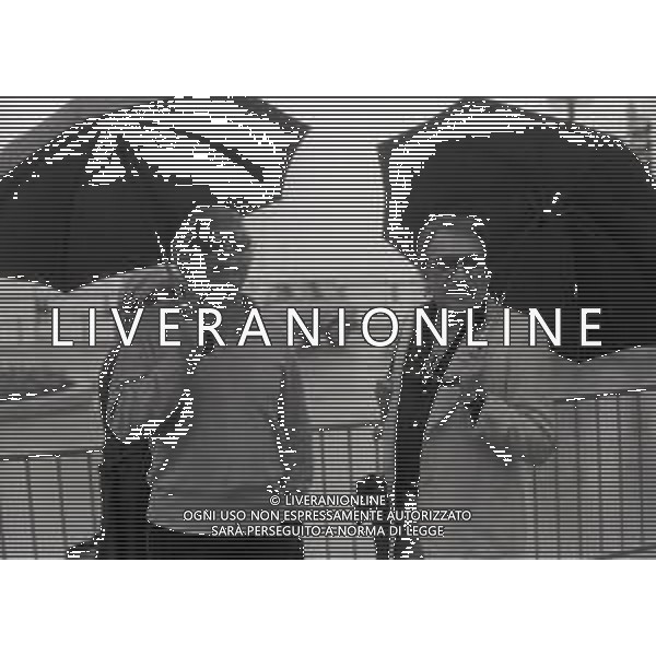 RETROSPETTIVA UGO TOGNAZZI ATTORE NELLA FOTO UGO TOGNAZZI CON DINO RISI A CANNES NELL\'ANNO 1977 AG ALDO LIVERANI SAS