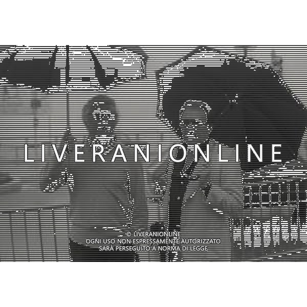 RETROSPETTIVA UGO TOGNAZZI ATTORE NELLA FOTO UGO TOGNAZZI CON DINO RISI A CANNES NELL\'ANNO 1977 AG ALDO LIVERANI SAS