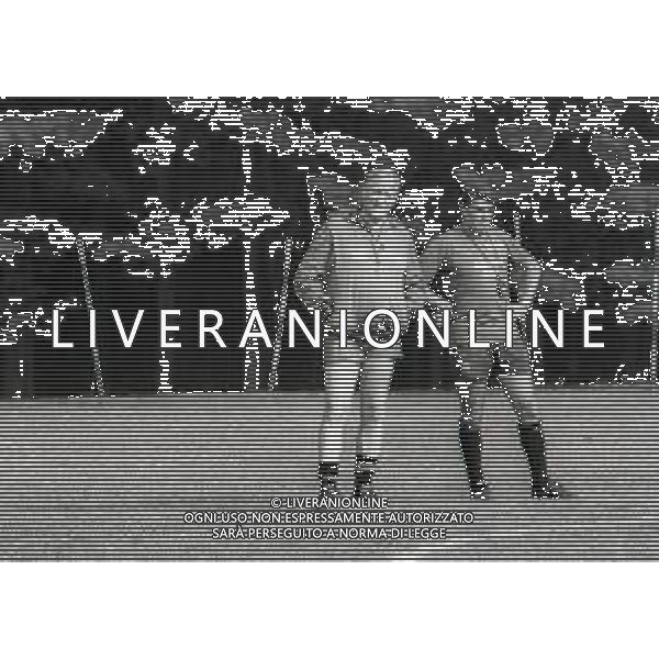 1985-1986 MILANELLO ALLENAMENTO MILAN NELLA FOTO NILS LIEDHOLM ALLENATORE MILAN CON TESSARI ALLENATORE MILAN IN SECONDA AG ALDO LIVERANI SAS