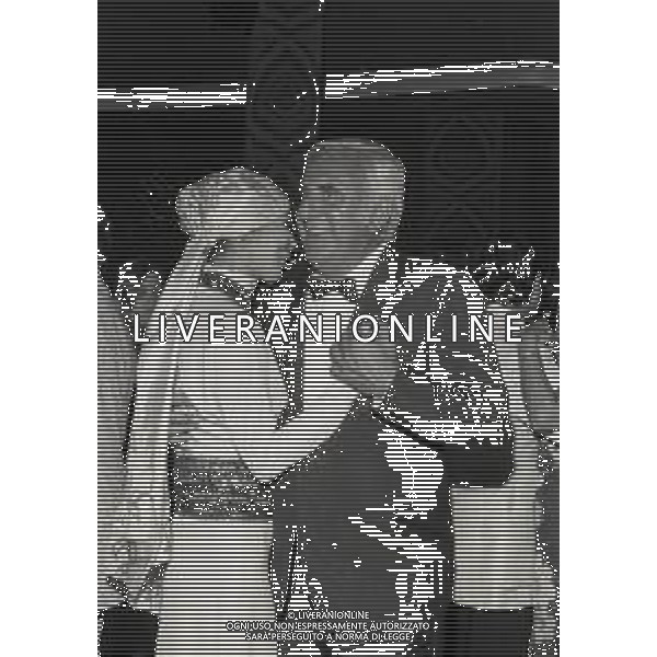 RETROSPETTIVA ADOLFO CELI ATTORE NELLA FOTO ADOLFO CELI CON GAIA GERMANI ALLA PREMIAZIONE DELLE GROLLE D\'ORO A SAINT VINCENT NELL\'ANNO 1971 AG ALDO LIVERANI SAS