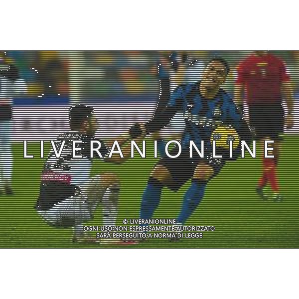 Franco Debernardi/LM - Udinese Calcio vs FC Internazionale - Italian football Serie A match 2020/2021 23 January 2021 - Friuli - Dacia Arena stadium, udine, Italy Photo showing: Romelo Lukaku of Interi pick up Tolgay Arslanof Udinese @LM/Franco Debernardi /AGENZIA ALDO LIVERANI SAS