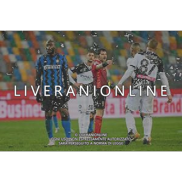 Ettore Griffoni/LM - Udinese Calcio vs FC Internazionale - Italian football Serie A match 2020/2021 23 January 2021 - Friuli - Dacia Arena stadium, udine, Italy Photo showing: Caetano de Souza Samir of Udinese protest with the referee of the match Fabio Maresca @LM/Ettore Griffoni/AGENZIA ALDO LIVERANI SAS