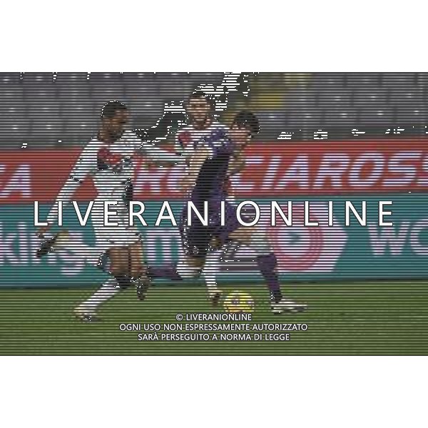 Matteo Papini/LM - ACF Fiorentina vs FC Crotone - Italian football Serie A match 2020/2021 23 January 2021 - Artemio Franchi stadium, florence, Italy Photo showing: Dusan Vlahovic of ACF Fiorentina in action against Koffy Djidji of FC Crotone @LM/Matteo Papini/AGENZIA ALDO LIVERANI SAS