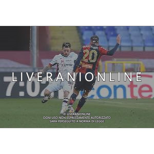 Danilo Vigo/LM - Genoa CFC vs Cagliari Calcio - Italian football Serie A match 2020/2021 24 January 2021 - Luigi Ferraris stadium, Genova, Italy Photo showing: Nahitan Nandez (Cagliari), Kevin Strootman (Genoa) @LM/Danilo Vigo/AGENZIA ALDO LIVERANI SAS