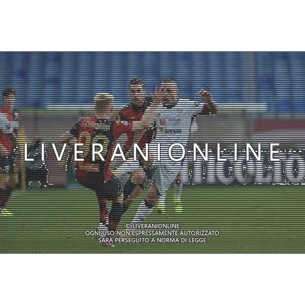 Danilo Vigo/LM - Genoa CFC vs Cagliari Calcio - Italian football Serie A match 2020/2021 24 January 2021 - Luigi Ferraris stadium, Genova, Italy Photo showing: Lennart Czyborra (Genoa) , Kevin Strootman (Genoa), Radja Nainggolan (Cagliari) @LM/Danilo Vigo/AGENZIA ALDO LIVERANI SAS