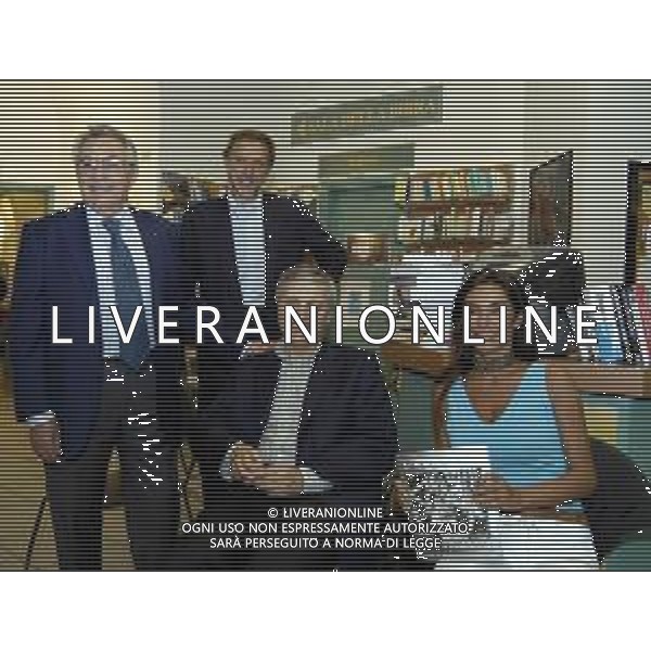 MILANO 30/6/2003 LIBRERIA RIZZOLI PRESENTAZIONE NUOVO NUMERO DELL EUROPEO SU DIVISMO I SIMBOLI IMMORTALI NELLA FOTO DA SX CANDIDO CANNAVO , DANIELE PROTTI, ALDO GRASSO .EMANUELA FOLIERO FOTO ERMES BELTRAMI\AG ALDO LIVERANI 