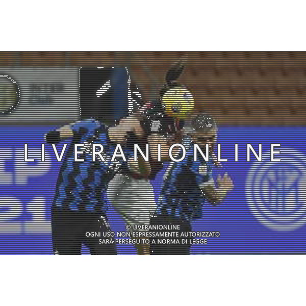 Zlatan Ibrahimovic (Milan) tra Ivan Perisic (Inter) e Aleksandar Kolarov (Inter) Inter vs Milan Coppa Italia - quarti di finale Milano 26-01-2021 Stadio Giuseppe Meazza - San Siro foto Roberto Garavaglia/ag. Aldo Liverani sas /AGENZIA ALDO LIVERANI SAS