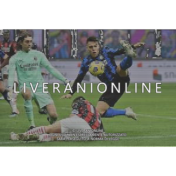 Alessio Romagnoli (Milan) ribatte la conclusione di Lautaro Martinez (Inter) Inter vs Milan Coppa Italia - quarti di finale Milano 26-01-2021 Stadio Giuseppe Meazza - San Siro foto Roberto Garavaglia/ag. Aldo Liverani sas /AGENZIA ALDO LIVERANI SAS