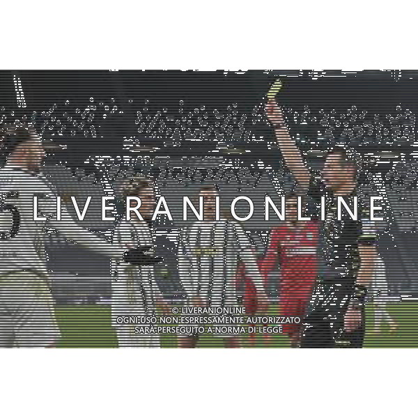 ©Falzone/Agenzia Aldo Liverani Torino 27.01.2021 Stadio Allianz Stadium Juventus vs Spal Quarti di Finale Coppa Italia 2020-2021 Nella foto : ARBITRO IVANO PEZZUTO CON IL CARTELLINO GIALLO ©Falzone/AGENZIA ALDO LIVERANI SAS