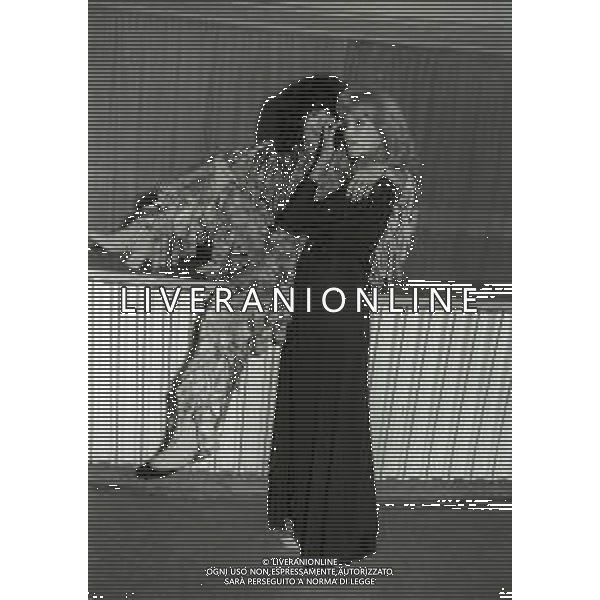 RETROSPETTIVA RENATO ZERO CANTANTE NELLA FOTO RENATO ZERO CON AMANDA LEAR A SAINT VINCENT NELL\'ANNO 1978 AG ALDO LIVERANI SAS 