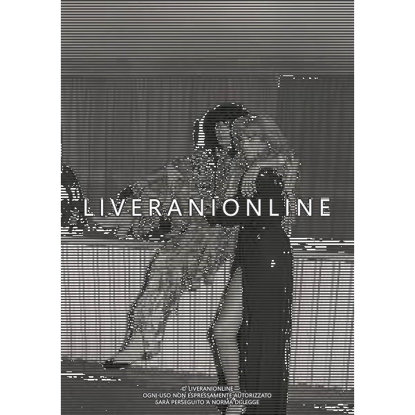 RETROSPETTIVA RENATO ZERO CANTANTE NELLA FOTO RENATO ZERO CON AMANDA LEAR A SAINT VINCENT NELL\'ANNO 1978 AG ALDO LIVERANI SAS 