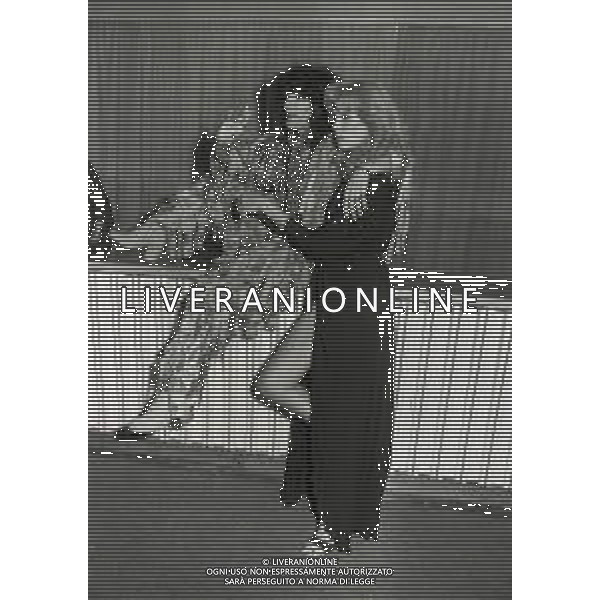 RETROSPETTIVA RENATO ZERO CANTANTE NELLA FOTO RENATO ZERO CON AMANDA LEAR A SAINT VINCENT NELL\'ANNO 1978 AG ALDO LIVERANI SAS 