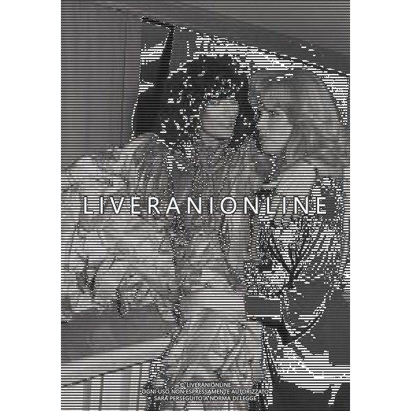 RETROSPETTIVA RENATO ZERO CANTANTE NELLA FOTO RENATO ZERO CON AMANDA LEAR A SAINT VINCENT NELL\'ANNO 1978 AG ALDO LIVERANI SAS 