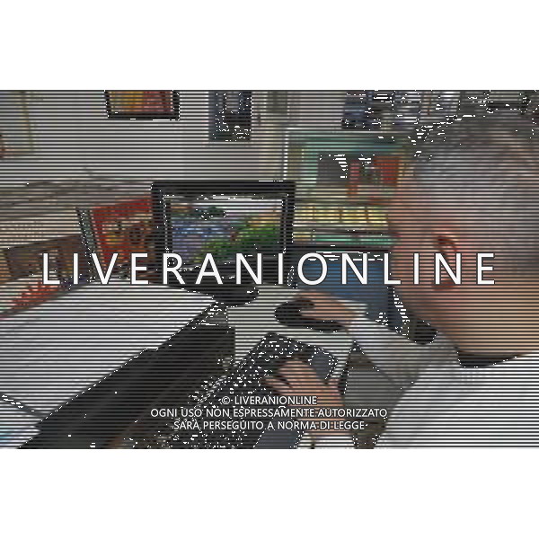 Rimini 29/01/2021 - TIZIANO CORBELLI Direttore Artistico Santarcangiolese ideatore delle Luminarie Parlanti che hanno illuminato molte città Italiane come Santarcangelo di Romagna-Imola-Bologna-Napoli- Milano-Sanremo-Pesaro - Scandiano- nella foto: il Direttore Artistico Tiziano Corbelli ©Claudio Zamagni/Agenzia Aldo Liverani s.a.s.