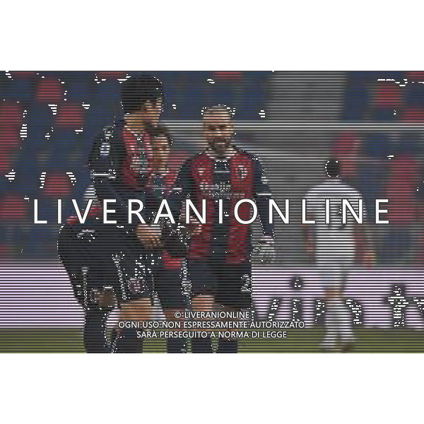 BOLOGNA - MILAN CAMPIONATO CALCIO SERIE A TIM 30.01.2021 NELLA FOTO RODRIGO PALACIO E TAKEHIRO TOMIYASU A FINE PARTITA ©VILLANI / AGENZIA ALDO LIVERANI SAS