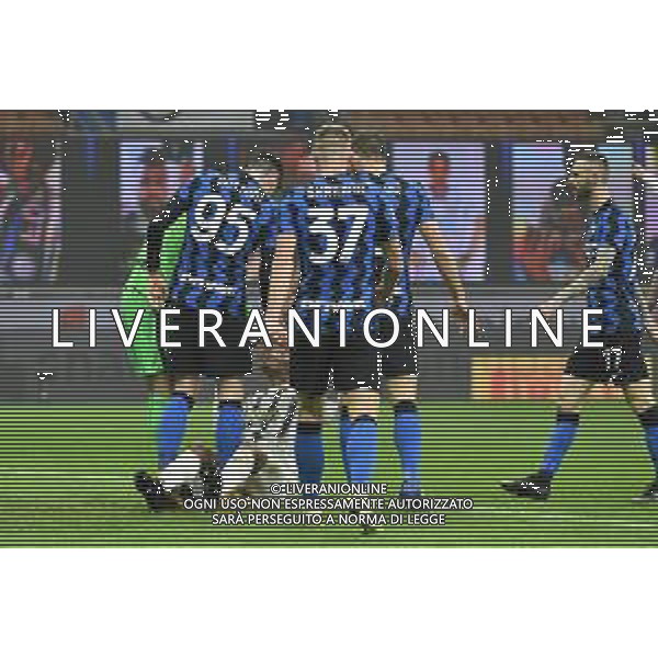 Juan Cuadrado (Juventus) accerchiato dai giocatori del\'Inter dopo aver subito il fallo da il rigore poi assegnato dal VAR Inter vs Juventus Coppa Italia - semifinale gara di andata Milano 02-02-2021 Stadio Giuseppe Meazza - San Siro foto Roberto Garavaglia/ag. Aldo Liverani sas