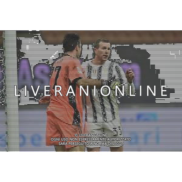 Gianluigi Buffon (Juventus) e Federico Bernardeschi (Juventus) esultano dopo una parata decisiva del portiere Inter vs Juventus Coppa Italia - semifinale gara di andata Milano 02-02-2021 Stadio Giuseppe Meazza - San Siro foto Roberto Garavaglia/ag. Aldo Liverani sas/AGENZIA ALDO LIVERANI SAS