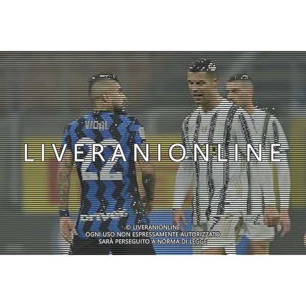 discussione tra Arturo Vidal (Inter) SX e Cristiano Ronaldo (Juventus) DX Inter vs Juventus Coppa Italia - semifinale gara di andata Milano 02-02-2021 Stadio Giuseppe Meazza - San Siro foto Roberto Garavaglia/ag. Aldo Liverani sas