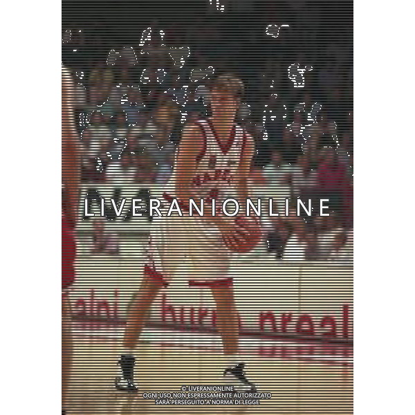 11-10-1998 VARESE CAMPIONATO DI BASKET SERIE A 1 VARESE ROOSTER- TERMAL IMOLA NELLA FOTO ALESSANDRO DE POL AG ALDO LIVERANI SAS