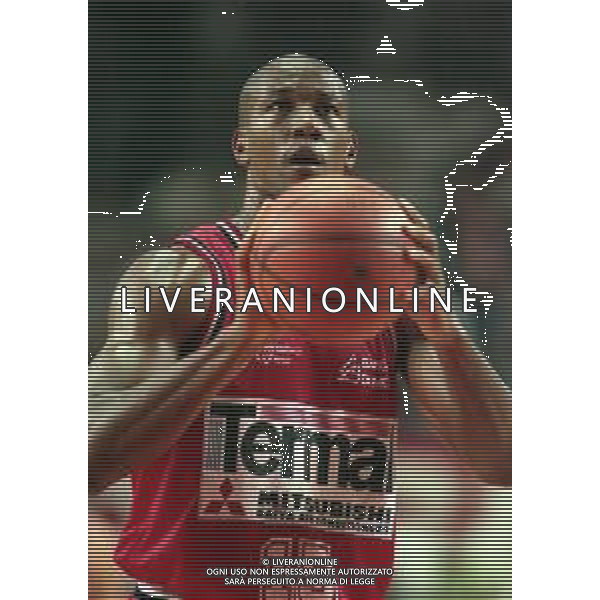 11-10-1998 VARESE CAMPIONATO DI BASKET SERIE A 1 VARESE ROOSTER- TERMAL IMOLA NELLA FOTO SANDERS YAMEN AG ALDO LIVERANI SAS 