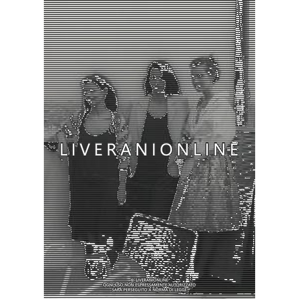 1989 MILANO TERRAZZA MARTINI PRESENTAZIONE DEL FILM “AMORI IN CORSO“ REGIA DI GIUSEPPE BERTOLUCCI NELLA FOTO AMANDA SANDRELLI CON STELLA VORDERMANN E ROBERTA PRANDI AG ALDO LIVERANI SAS