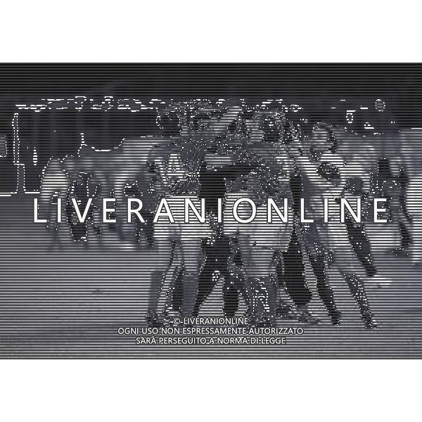 14-10-1992 CAGLIARI QUALIFICAZIONE AI MONDIALI ITALIA SVIZZERA 2-2 NELLA FOTO ABBRACCI GIOCATORI ITALIA DOPO IL GOAL AG ALDO LIVERANI SAS