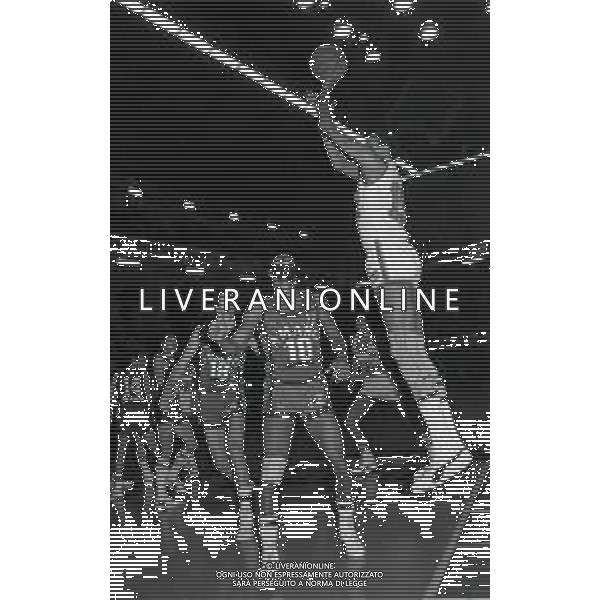 04-11-1979 MILANO CAMPIONATO DI BASKET SERIE A1 ISOLABELLA MILANO-ACQUA FABIA ROMA 90-84 NELLA FOTO AZIONE DI GIOCO AG ALDO LIVERANI SAS