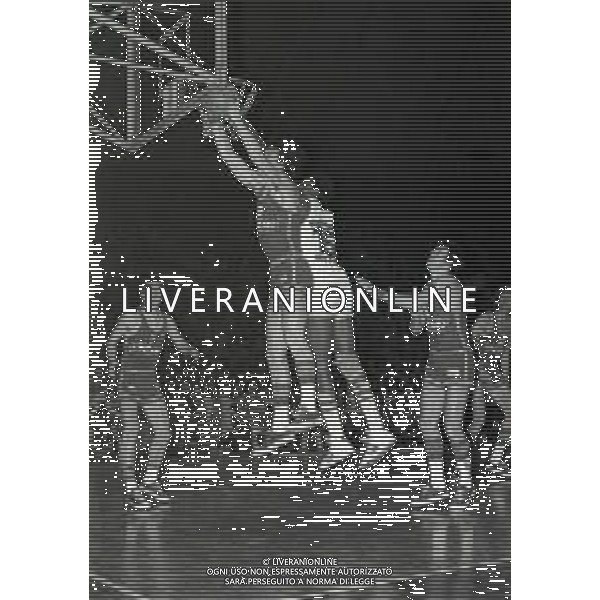 17-03-1976 TORINO PALARUFFINI FIANLE DI COPPA DELLE COPPE CINZANO MILANO ASPO TOURS NELLA FOTO 9 VITTORIO FERRACINI AG ALDO LIVERANI SAS