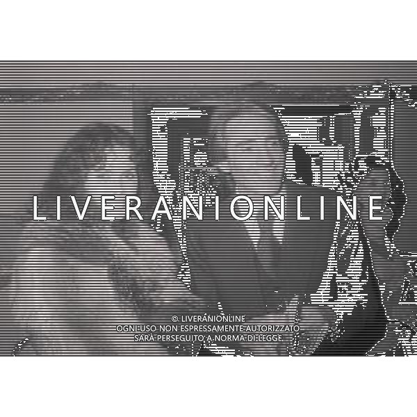 RETROSPETTIVA WALTER CHIARI ATTORE NELLA FOTO WALTER CHIARI CON PATRIZIA GARGANESE NELL\'ANNO 1978 A MILANO  AG ALDO LIVERANI SAS 