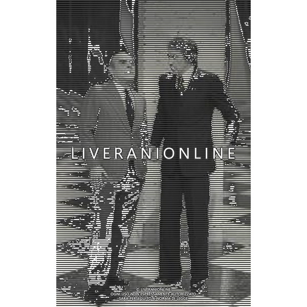 RETROSPETTIVA WALTER CHIARI ATTORE NELLA FOTO WALTER CHIARI CON VITTORIO CAPRIOLI NELL\'ANNO 1978 A MILANO  AG ALDO LIVERANI SAS  