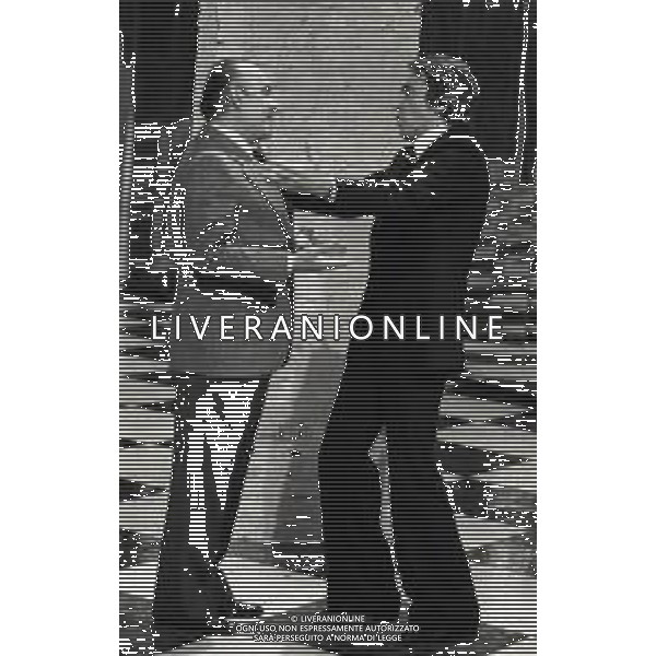RETROSPETTIVA WALTER CHIARI ATTORE NELLA FOTO WALTER CHIARI CON VITTORIO CAPRIOLI NELLA TRASMISSIONE TELEVISIVA“ IO E TU TU E IO “ NELL\'ANNO 1978  AG ALDO LIVERANI SAS 