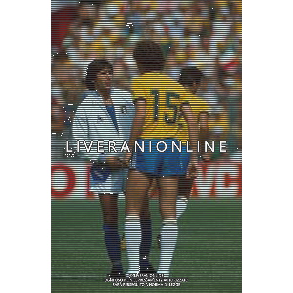 SPAGNA 1982 ITALIA-BRASILE MONDIALI CALCIO NELLA FOTO IL CALCIATORE BRUNO CONTI CON PAULO ROBERTO FALCAO AGENZIA ALDO LIVERANI SAS