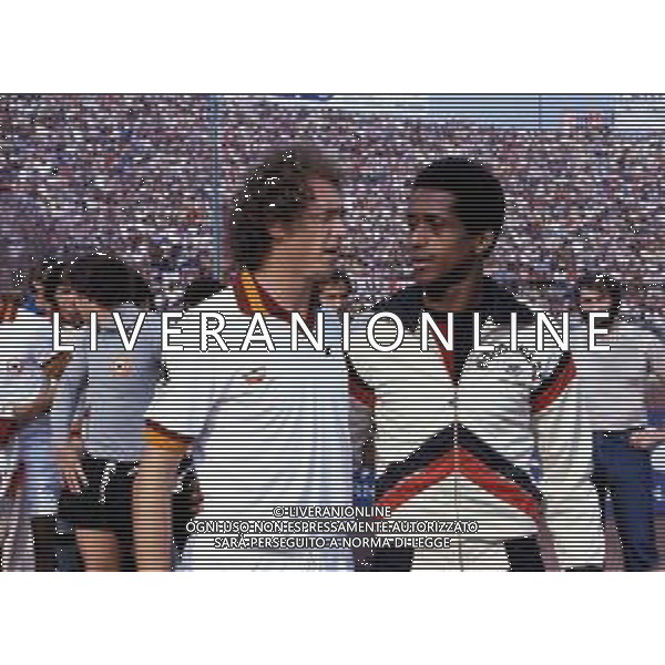 ROMA CALCIO RETROSPETTIVA NELLA FOTO IL CALCIATORE PAULO ROBERTO FALCAO E ENEAS DE CAMARGO (BOLOGNA) AGENZIA ALDO LIVERANI SAS