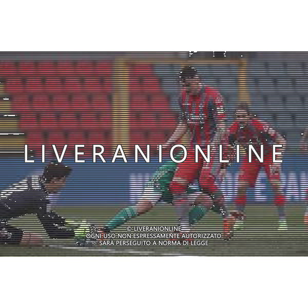 Massimiliano Carnabuci/LM - US Cremonese vs AC Pisa - Italian Football Championship League BKT 2020/2021 06 February 2021 - Giovanni Zini stadium, cremona, Italy Photo showing: Zortea (Cremonese) defends his goalkeeper @LM/Massimiliano Carnabuci/ AGENZIA ALDO LIVERANI SAS