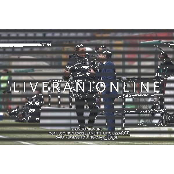Massimiliano Carnabuci/LM - US Cremonese vs AC Pisa - Italian Football Championship League BKT 2020/2021 06 February 2021 - Giovanni Zini stadium, cremona, Italy Photo showing: Pecchia (Cremonese) talkingh with the assistant referee @LM/Massimiliano Carnabuci/ AGENZIA ALDO LIVERANI SAS