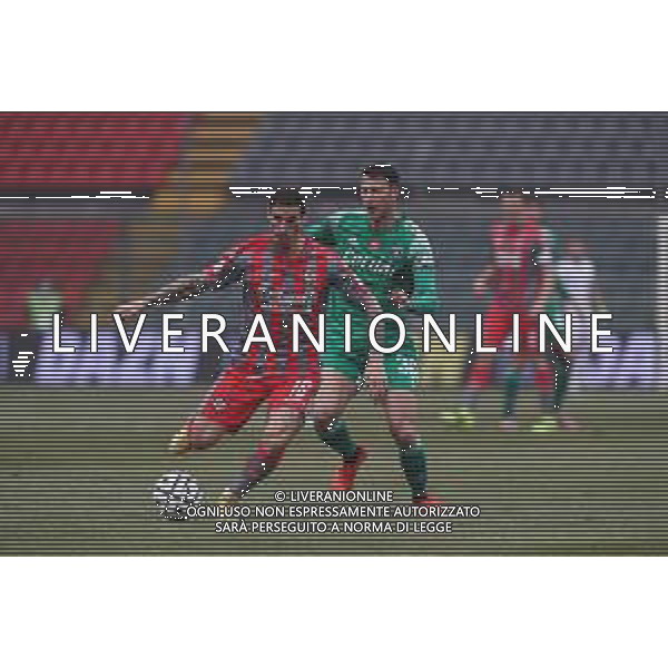Massimiliano Carnabuci/LM - US Cremonese vs AC Pisa - Italian Football Championship League BKT 2020/2021 06 February 2021 - Giovanni Zini stadium, cremona, Italy Photo showing: Bartolomei (Cremonese) defends the ball against Mazzitelli (Pisa) @LM/Massimiliano Carnabuci/ AGENZIA ALDO LIVERANI SAS