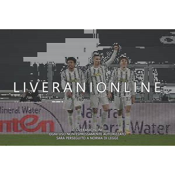 ©Falzone/Agenzia Aldo Liverani Torino 06.02.2021 Stadio Allianz Stadium Juventus vs Roma Serie A Tim 2020-2021 Nella foto : ESULTANZA DOPO GOL DI CRISTIANO RONALDO CON WESTON MCKENNIE E FEDERICO CHIESA ©Falzone/ AGENZIA ALDO LIVERANI SAS