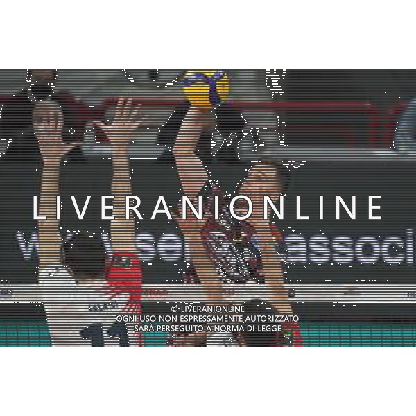 Loris Cerquiglini/LM - Sir Safety Conad Perugia vs Vero Volley Monza - Volleyball Italian Serie A Men Superleague Championship 2020/2021 06 February 2021 - PalaBarton, perugia, Italy Photo showing: sossenheimer david (n.07 bitter spicker sir safety conad perugia) crushes @LM/Loris Cerquiglini/ AGENZIA ALDO LIVERANI SAS