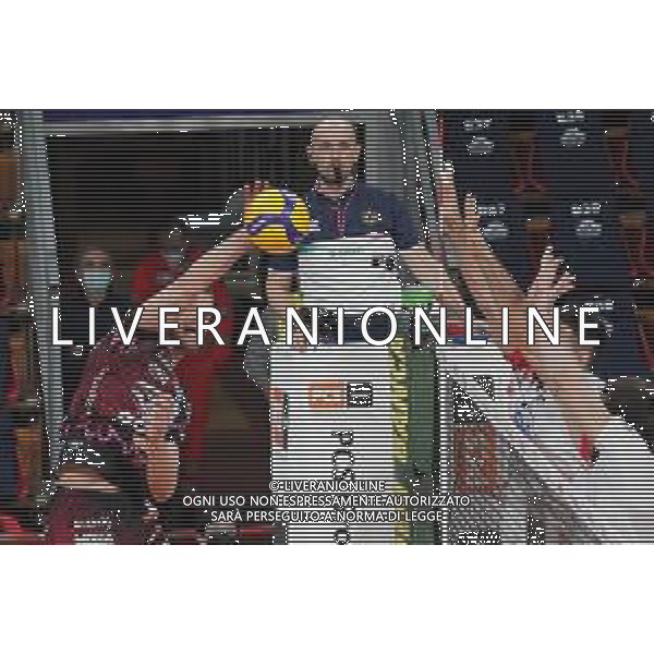 Loris Cerquiglini/LM - Sir Safety Conad Perugia vs Vero Volley Monza - Volleyball Italian Serie A Men Superleague Championship 2020/2021 06 February 2021 - PalaBarton, perugia, Italy Photo showing: ter horst thijs (n.5 hitter spicker sir safety conad perugia) crushes @LM/Loris Cerquiglini/ AGENZIA ALDO LIVERANI SAS