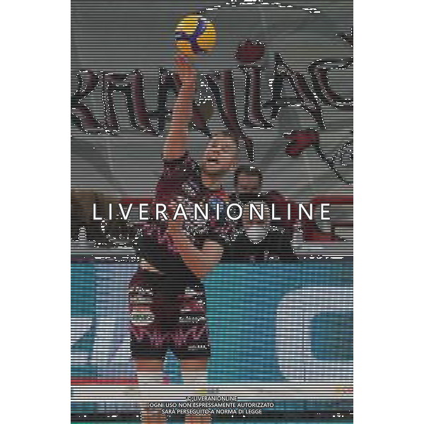 Loris Cerquiglini/LM - Sir Safety Conad Perugia vs Vero Volley Monza - Volleyball Italian Serie A Men Superleague Championship 2020/2021 06 February 2021 - PalaBarton, perugia, Italy Photo showing: ter horst thijs (n.5 hitter spicker sir safety conad perugia) serve @LM/Loris Cerquiglini/ AGENZIA ALDO LIVERANI SAS