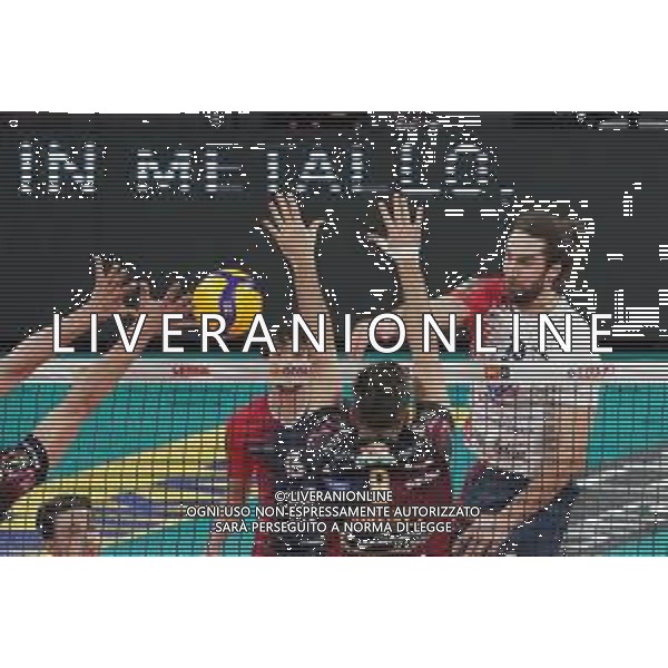 Loris Cerquiglini/LM - Sir Safety Conad Perugia vs Vero Volley Monza - Volleyball Italian Serie A Men Superleague Championship 2020/2021 06 February 2021 - PalaBarton, perugia, Italy Photo showing: beretta thomas (n.13 centrale vero volley monza) crushes @LM/Loris Cerquiglini/ AGENZIA ALDO LIVERANI SAS