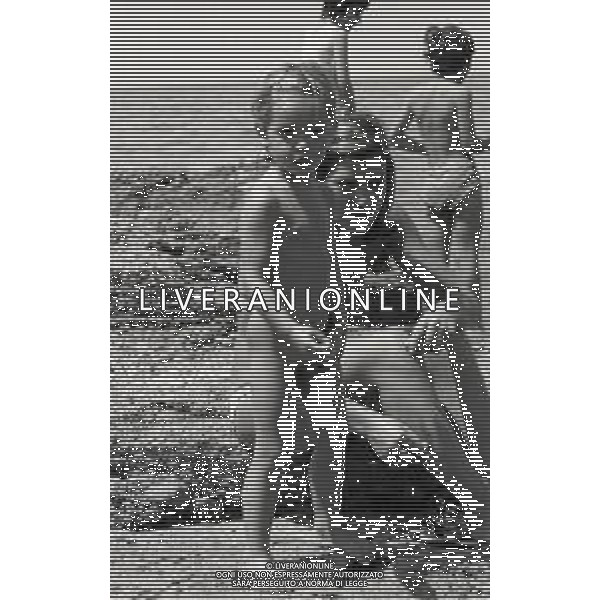 RETROSPETTIVA WALTER CHIARI ATTORE NELLA FOTO SIMONE ANNICCHIARICO NELL\'ANNO 1973 IN SARDEGNA AG ALDO LIVERANI SAS