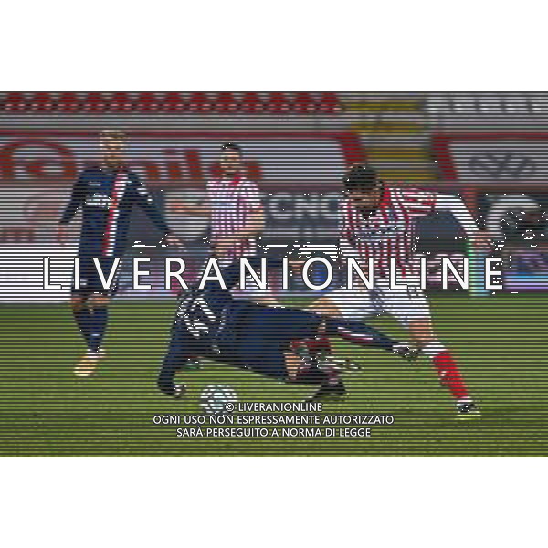 Alessio Marini/LM - Vicenza vs Monza - Italian Football Championship League BKT 2020/2021 09 February 2021 - vicenza, Italy Photo showing: faul of Dany Mota (AC Monza) on Nicola Pasini (LR Vicenza Virtus) @LM/Alessio Marini/AGENZIA ALDO LIVERANI SAS